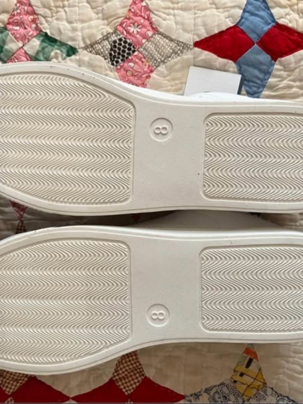 Universal Thread White Sneakers with Gray Speckled Accents - Picture 6 of 6
